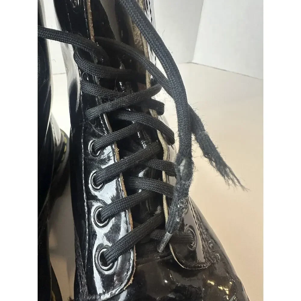 *Flawed Doc Dr. Martens Shiny Patent Leather Boots Black Lace Up Women's Size 8 - Picture 12 of 16